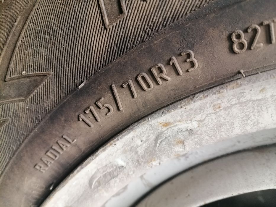 Продам зимние колеса с дисками 2 штуки.
