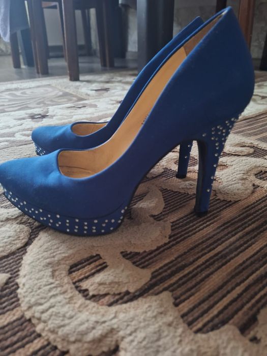 Продам очень красивые вечерние туфли