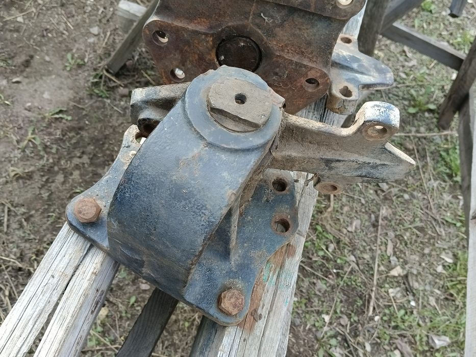 Крепление рессор