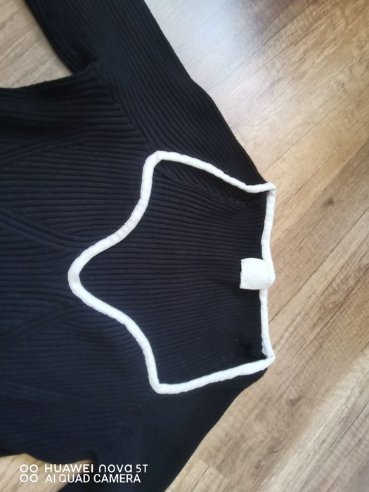 Bluza cu decolteu în forma de inima