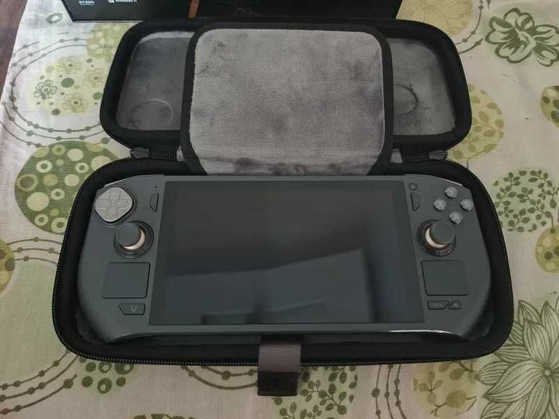 Zotac Zone - handheld PC/consola gaming 7" Amoled