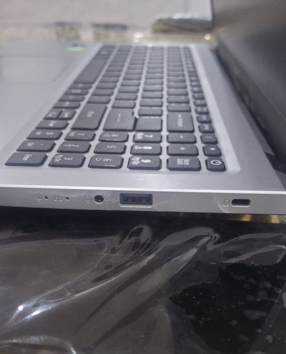 Acer Aspire 3: i7 1165g7 / 8gb / 128gb ssd + 1tb hdd