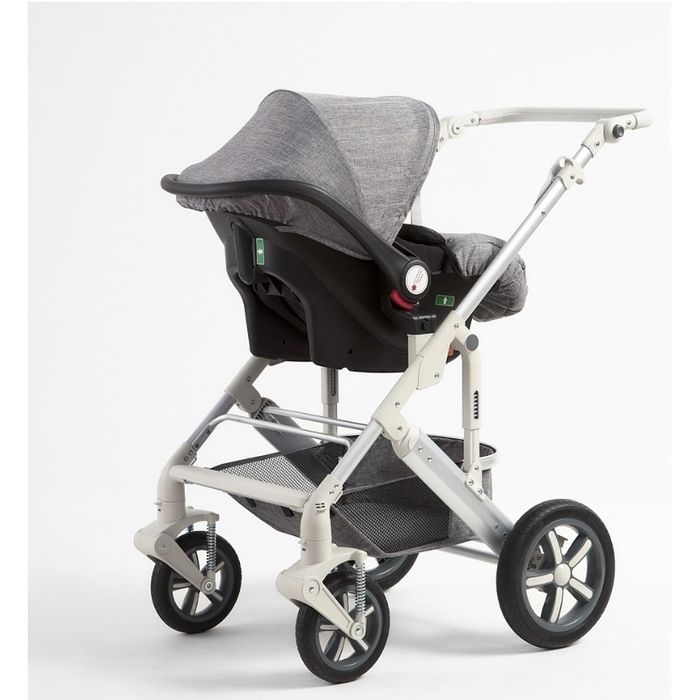 Продам детскую коляску 3в1