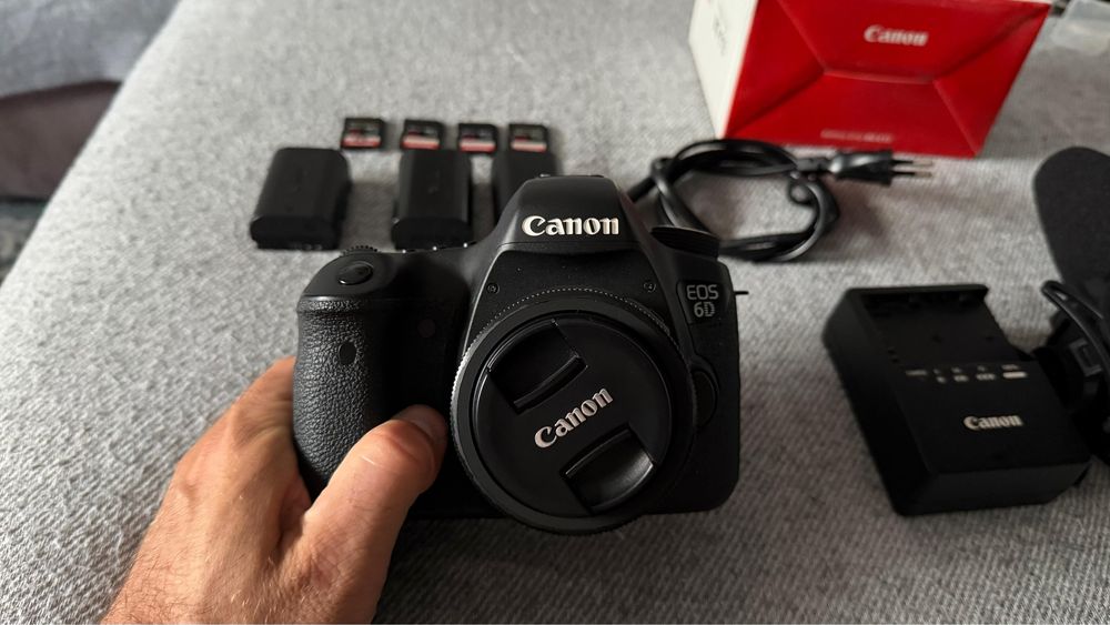 Canon EOS 6 D , GRIP CANON , baterii Canon, incarcator canon, carduri, microfon Azden, kit complet Yongnuo, obiectiv 40mm Canon