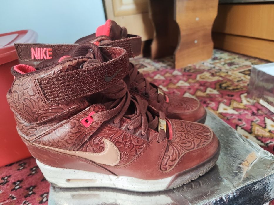 Продам фирменную обувь