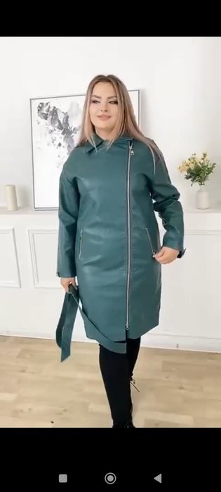 Продаю зеленую кожаную куртку очень теплая