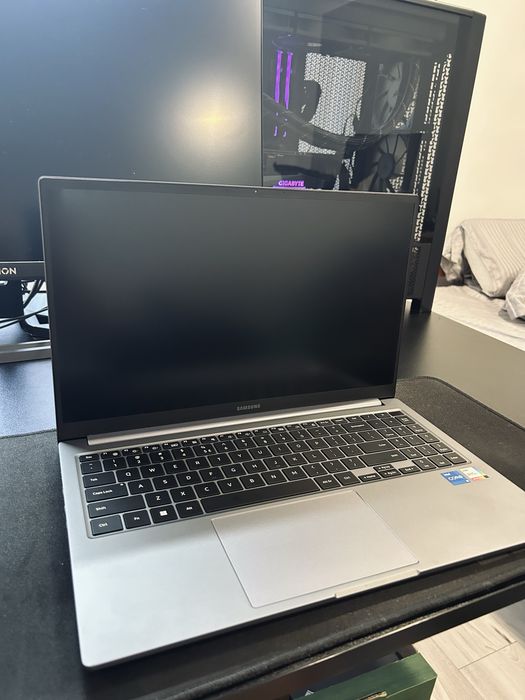Samsung Galaxy Book 4 15.6" FHD | i5-1335U | 16GB RAM | 512GB SSD cu usb-c pd