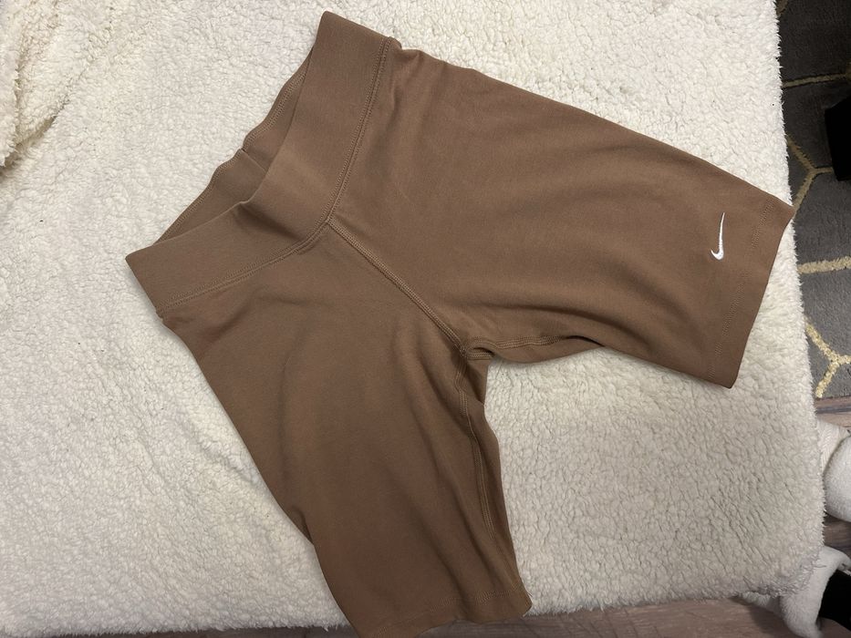 Спортни клинове Nike, Fila, H&M