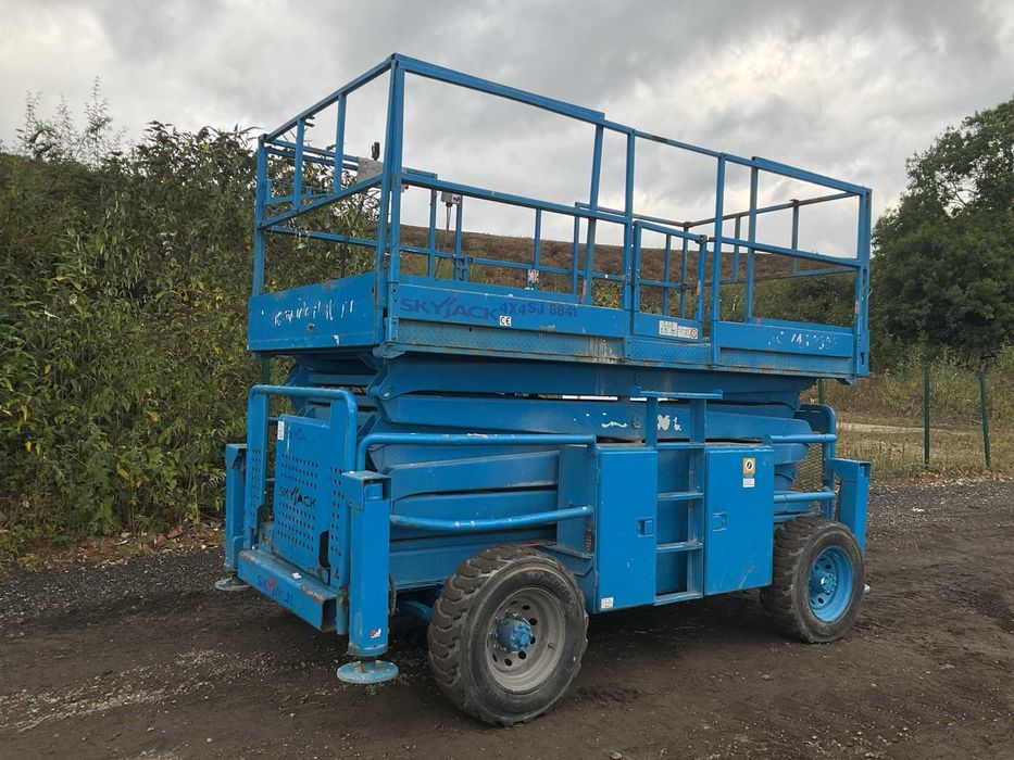 Vand/inchiriez nacela diesel Skyjacb SJ8841 14.4m inaltime 4X4 an 2013