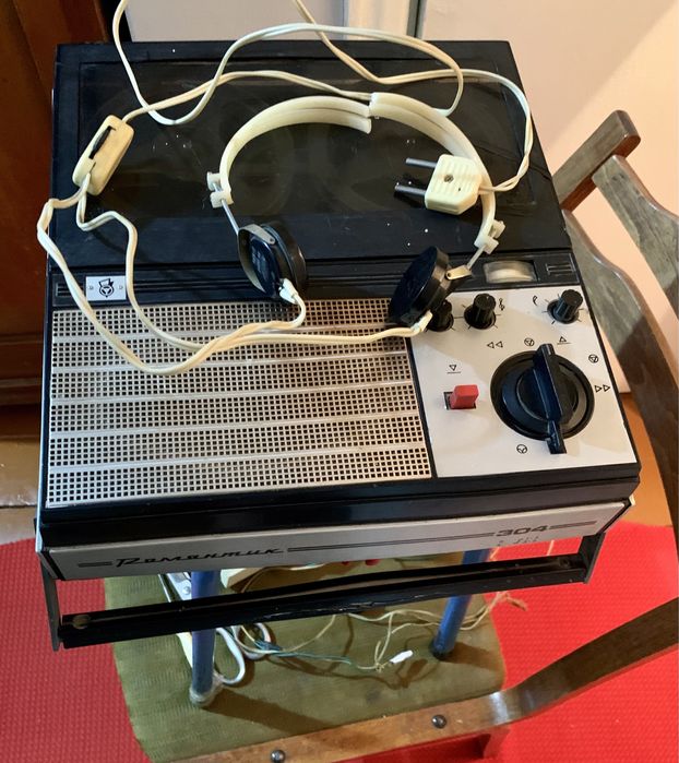 Переносной катушечный магнитофон "Романтик-304"