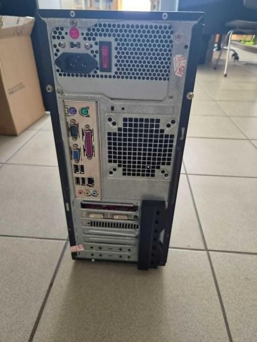 Отличен четириядрен компютър с монитор - 4х2.5GHz, 3GB RAM, външна видеокарта, 500ГБ