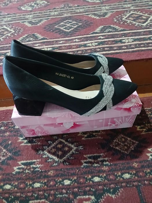 Туфли сотилади.Янги.40 размер.оригинал