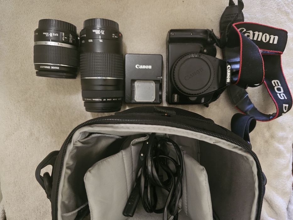 Kit Complet DSLR Canon EOS 1000D + 2 Obiective (18-55mm + 75-300mm) + Geantă Lowepro, Impecabil