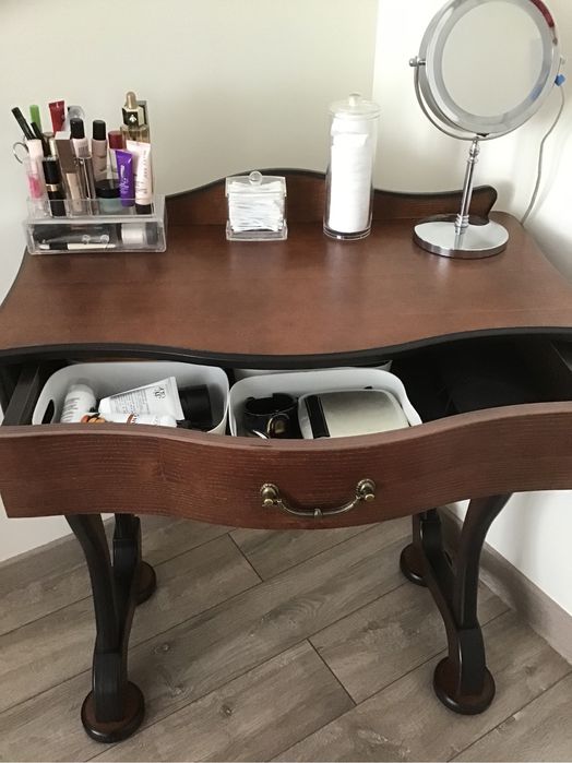 Стол косметический