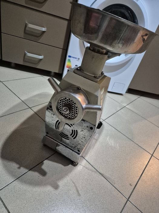 Mașină tocat carne omega te 22