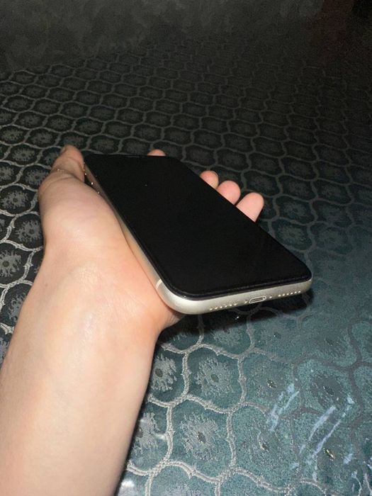 iPhone 11. Korobka dokument bor