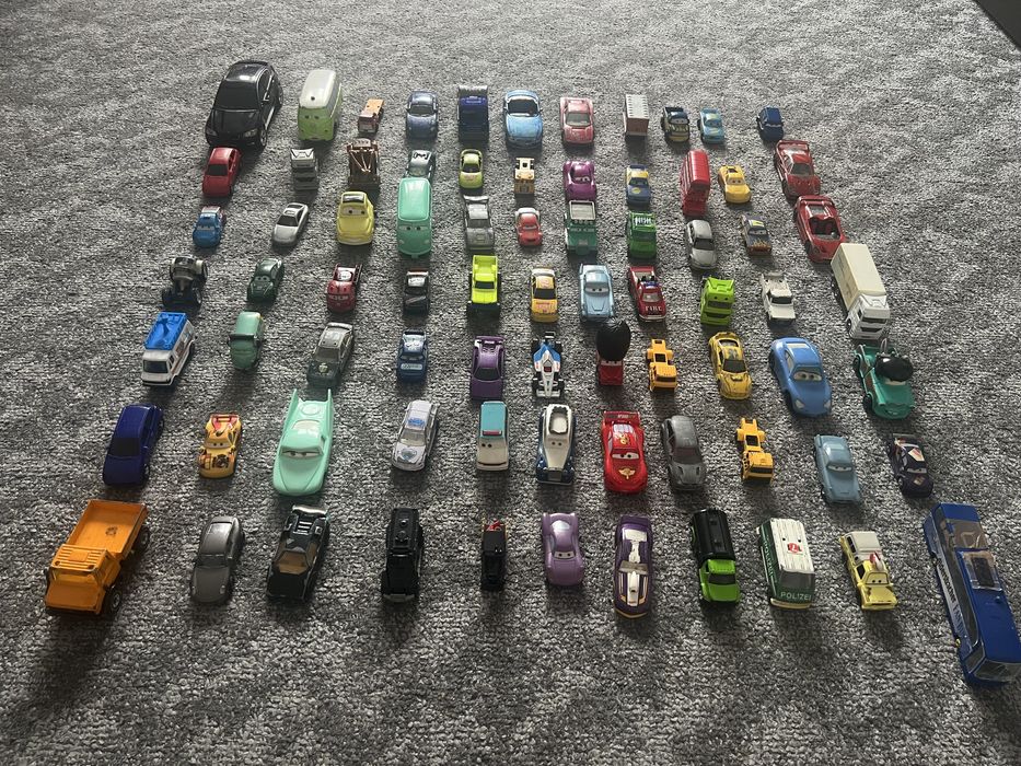 Vând maşinuțe de metal 38 buc şi 33  de plastic mai tare