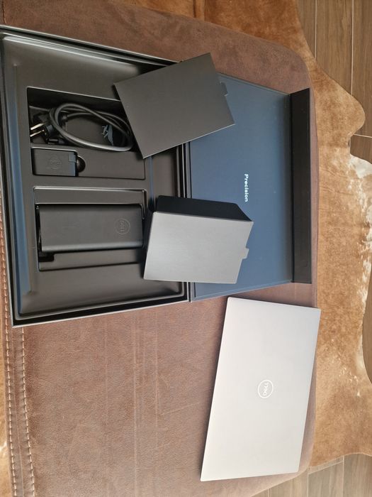 Dell Precision 5570 - i7 vPRO, 32gb RAM, 1Tb, RTX 8gb, Touchscreen 4k