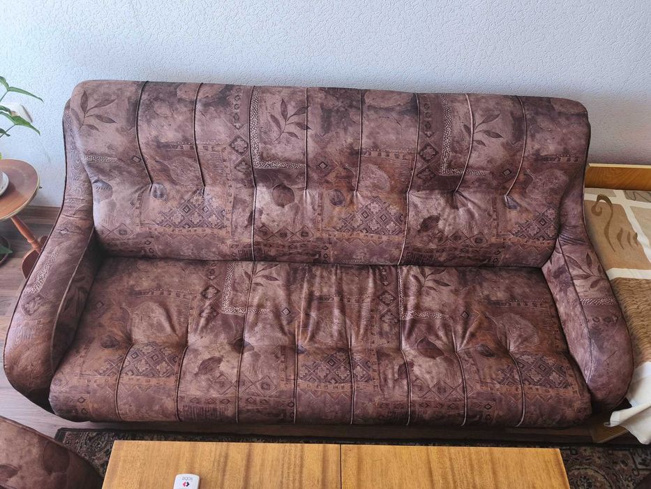 Продавам диван с фотьойл и 2 табуретки