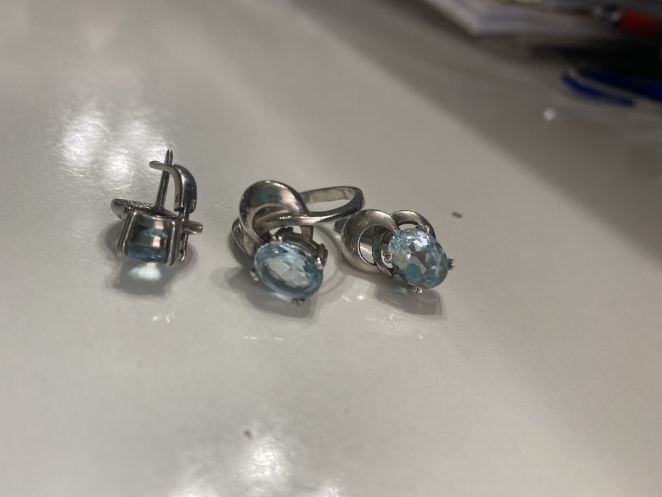 Продам серебряный гарнитур с топазом