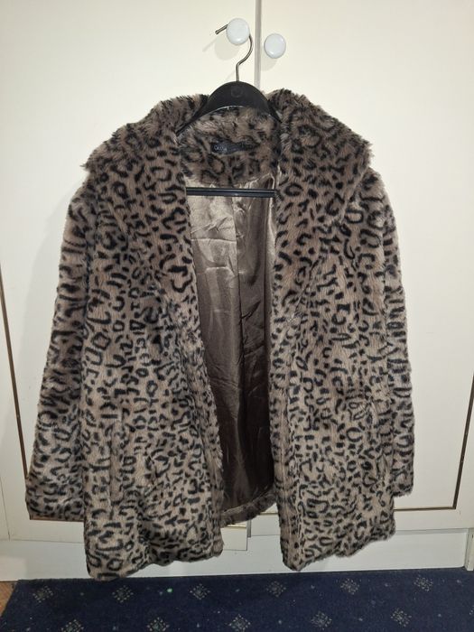 Пухкаво палто с леопардов принт