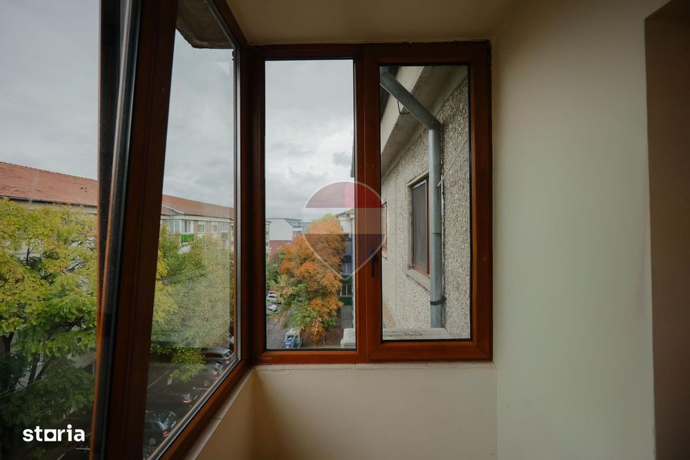 De vânzare apartament cu 3 camere, în zona Decebal