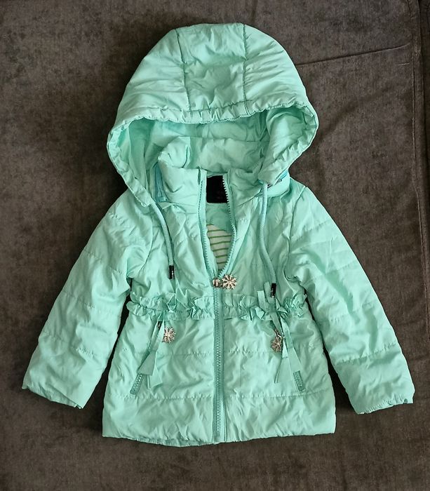 Продам куртки на девочку