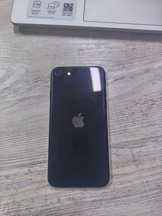Iphone SE, Honor 400 lite