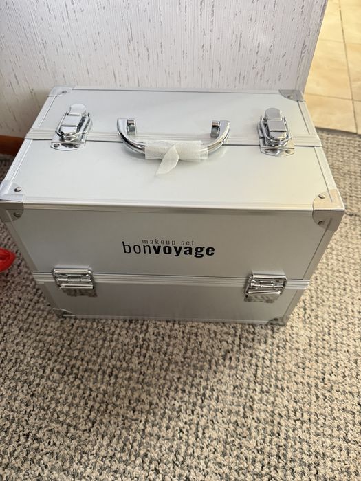 Trusa make up 100 de piese