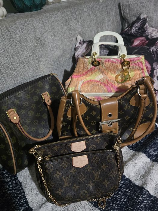 De vânzare: 4 poșete