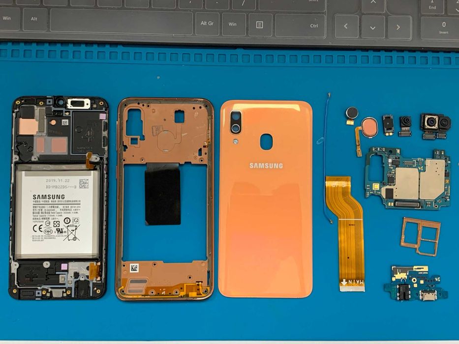 Samsung Galaxy A40 на части