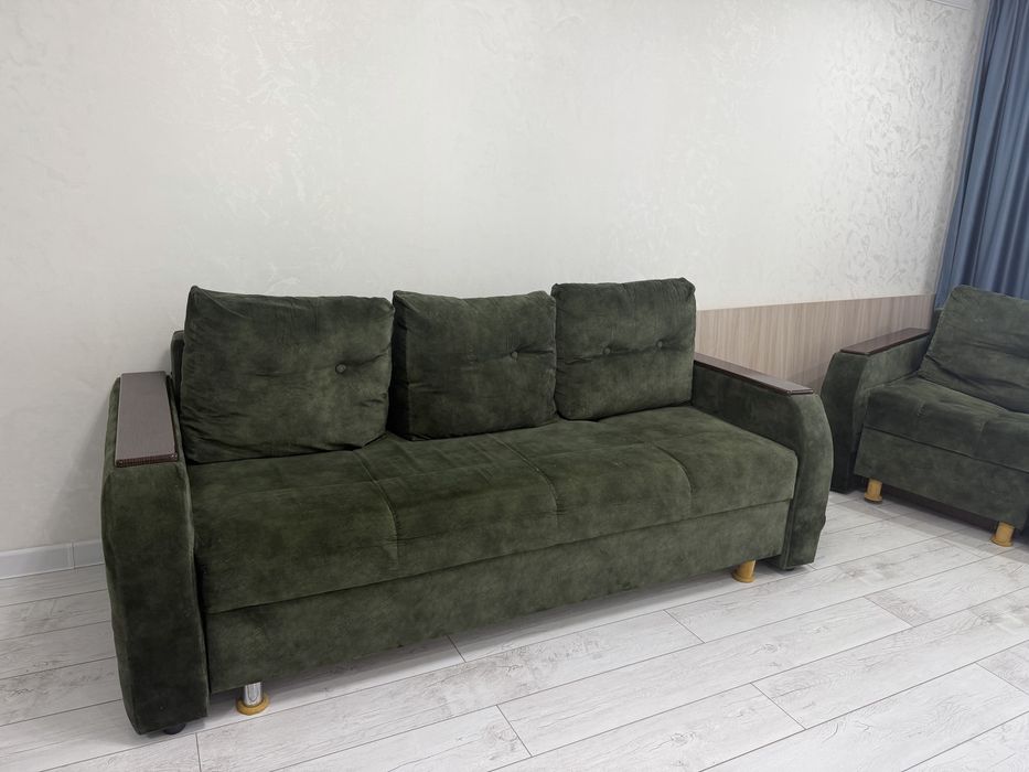 ПРОДАМ Мягкий уголок (диван и 2 кресла)
