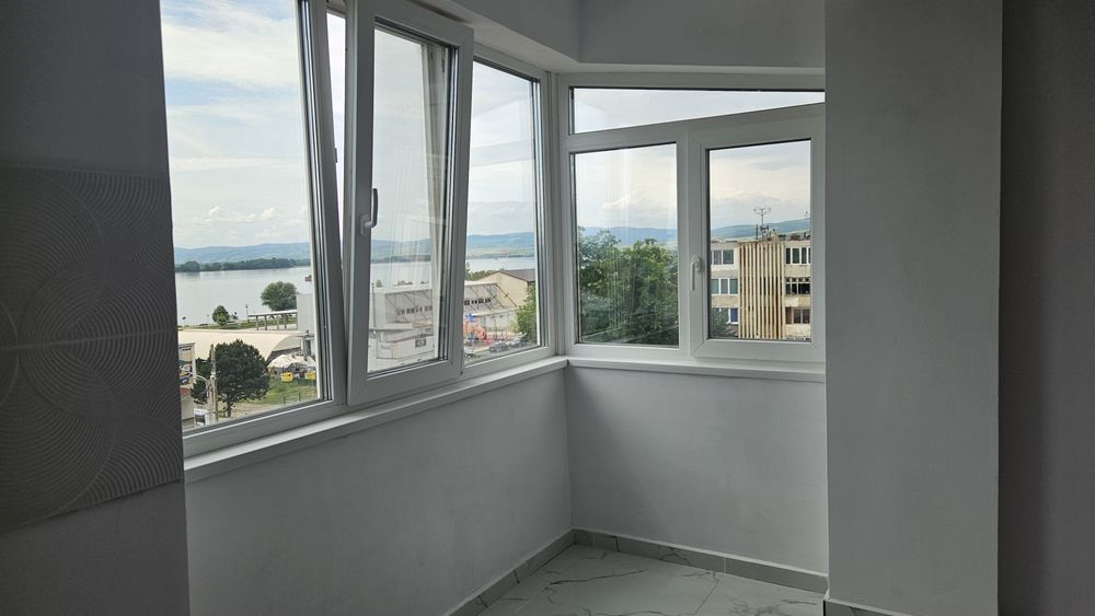 Garsonieră de vânzare – Moldova Nouă, zona centrală, prețul se discuta telefonic!