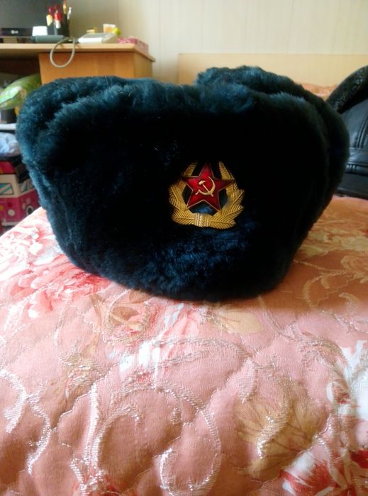 Шапки  новые и бу . Новые по 9 т..тг а бу 3 т.тг.размер 56 и 57.