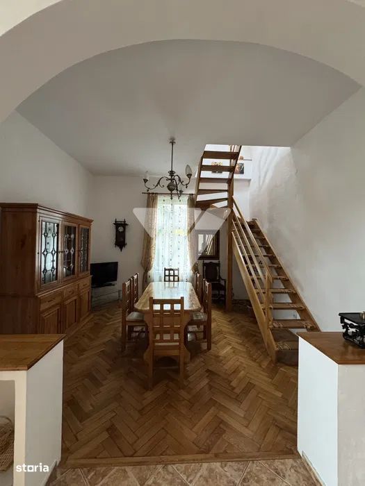 Apartament la casa de inchiriat - 172 MPU - Curte comuna - Sibiu Centr — fotografia 1
