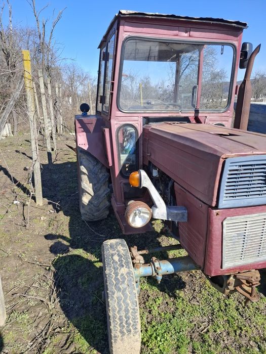 Vând tractor u445