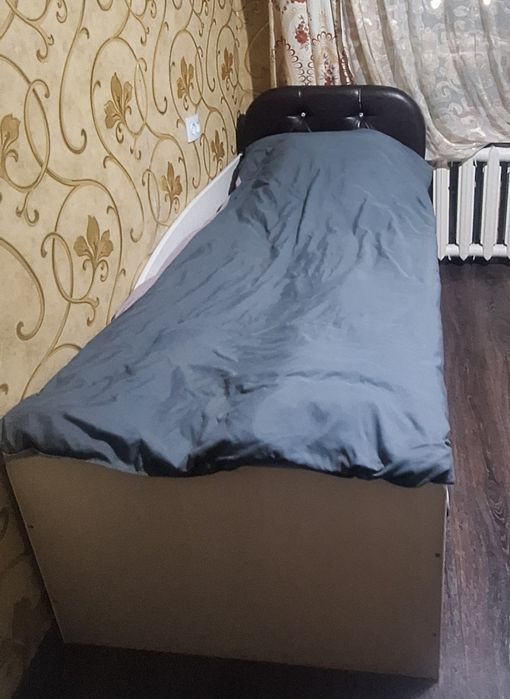 Продам школьный уголок и кровать