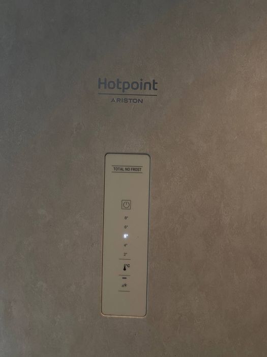 Холодильник Ariston HTR 5180M