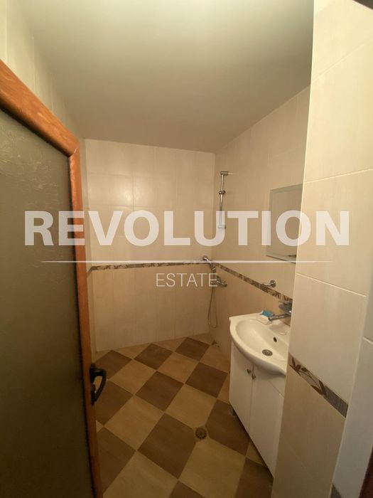 Дава се под наем Четиристаен апартамент в Пловдив, Тракия - 130 кв.м за 600 € - Снимка #9