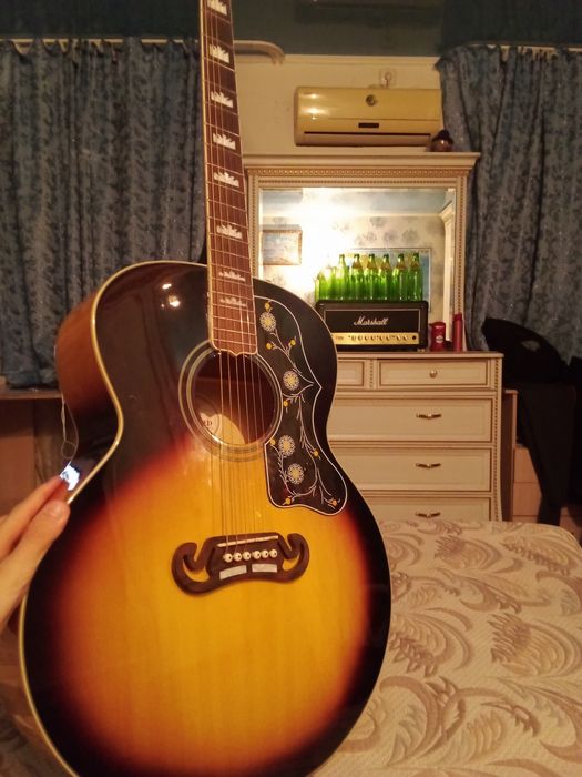 Акустическая гитара Gibson SJ 200