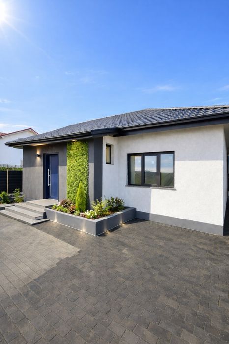 Casa De Vanzare la intrare in Cumpana pe partea stanga