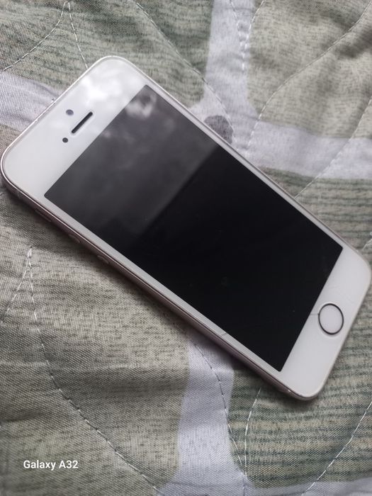 Продаётся Aйфон SE