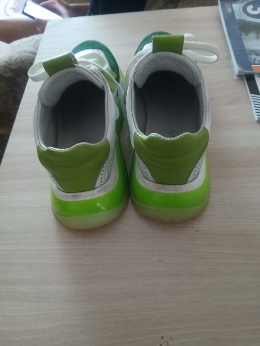 Продам кроссовки Турция