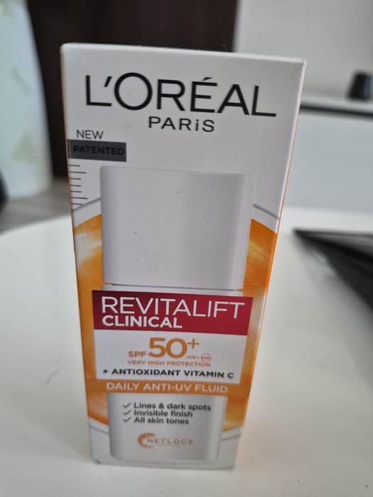 Cremă fluidă L'Oréal Revitalift Clinical SPF 50+ cu Vitamina C (Nouă)