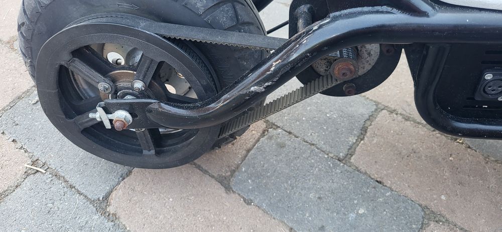 Scuter electric chopper ergo.bike – cu șa, suspensie și coș