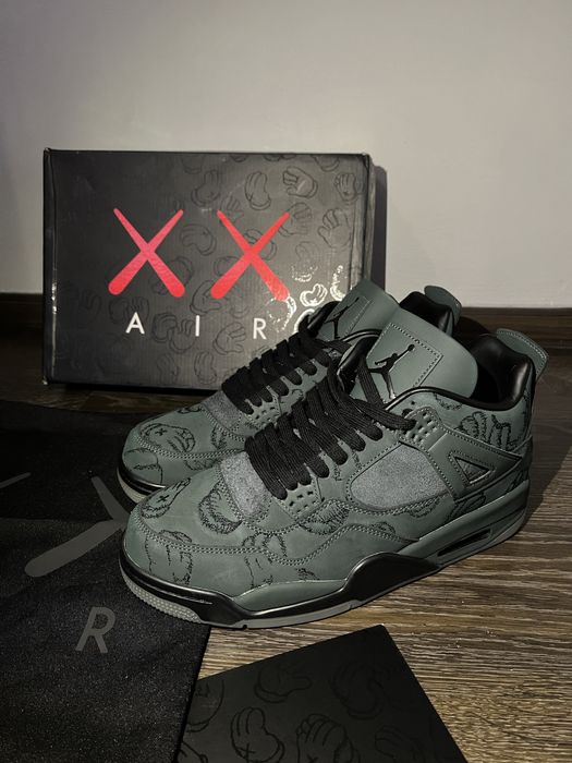 Jordan 4 Retro Kaws