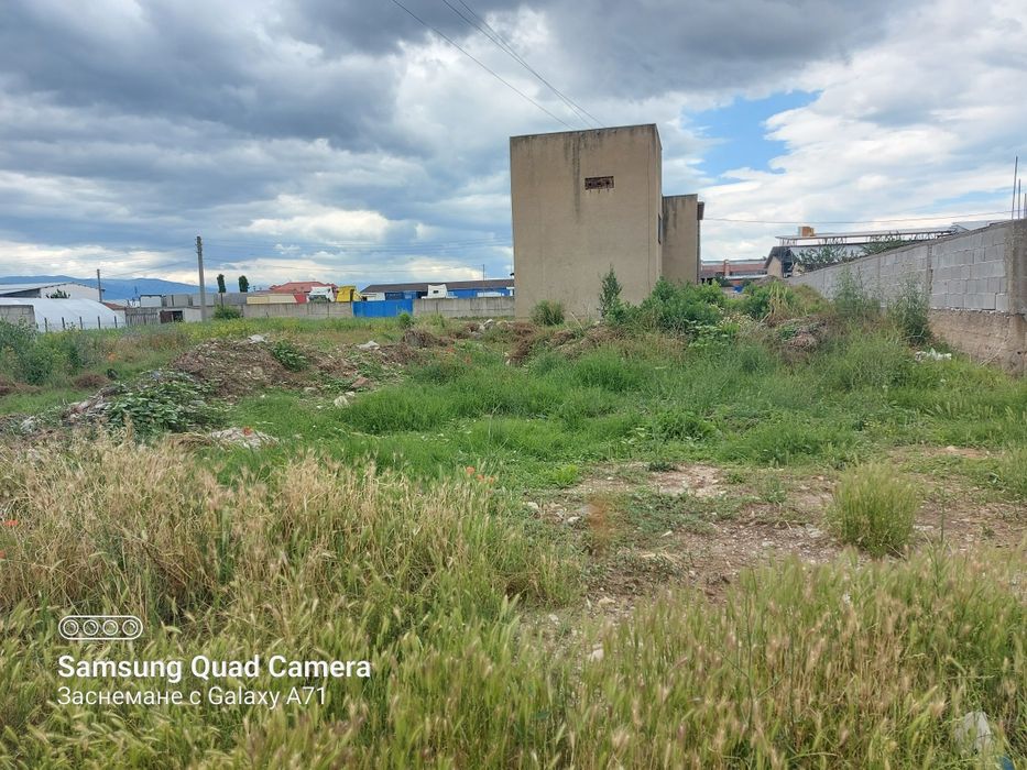 Продавам парцел УПИ от 587кв.м в индустриална зона. Може и Бартер!