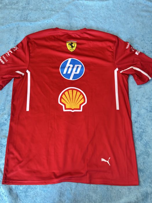 Форма Ferrari F1 2025