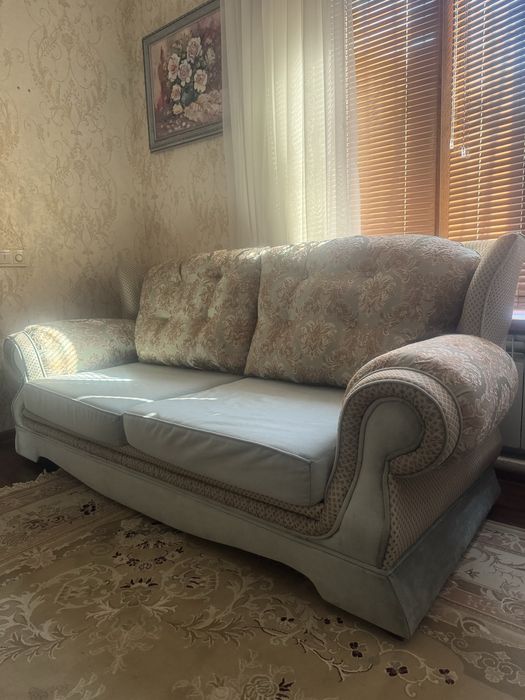 Диван ( гобелен , велюр)