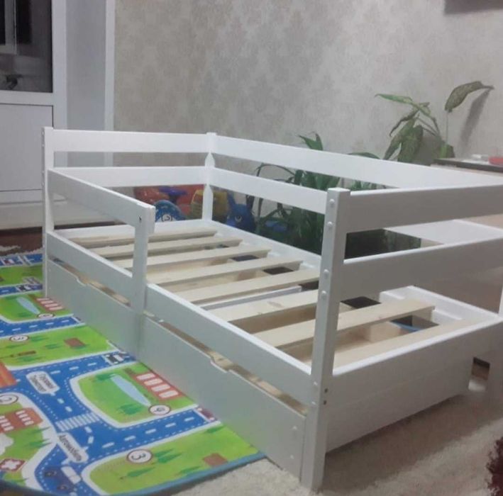 Детская деревянная кровать